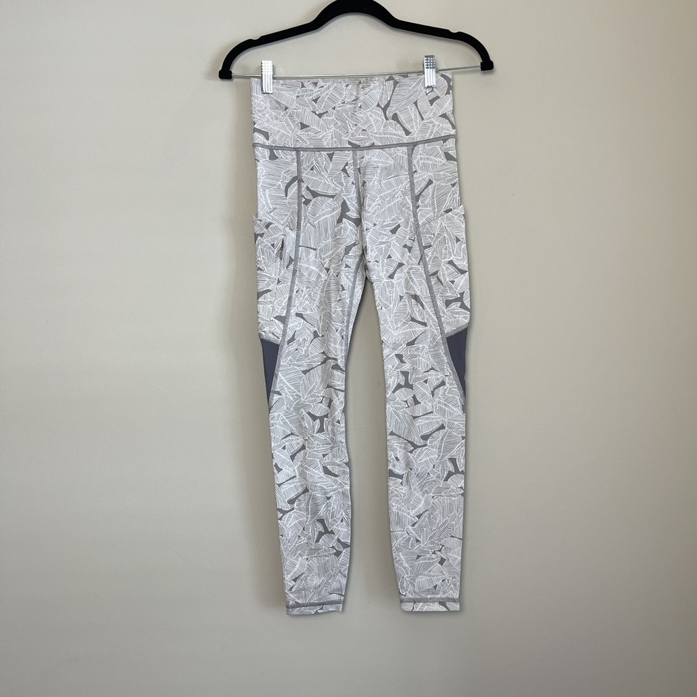 Athleta Colorblock Up For‎ Anything Leaf Print Leggings Size XS Gray White